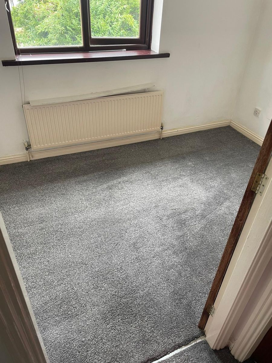 Same bedroom after the end of tenancy clean, cleared and carpet cleaned